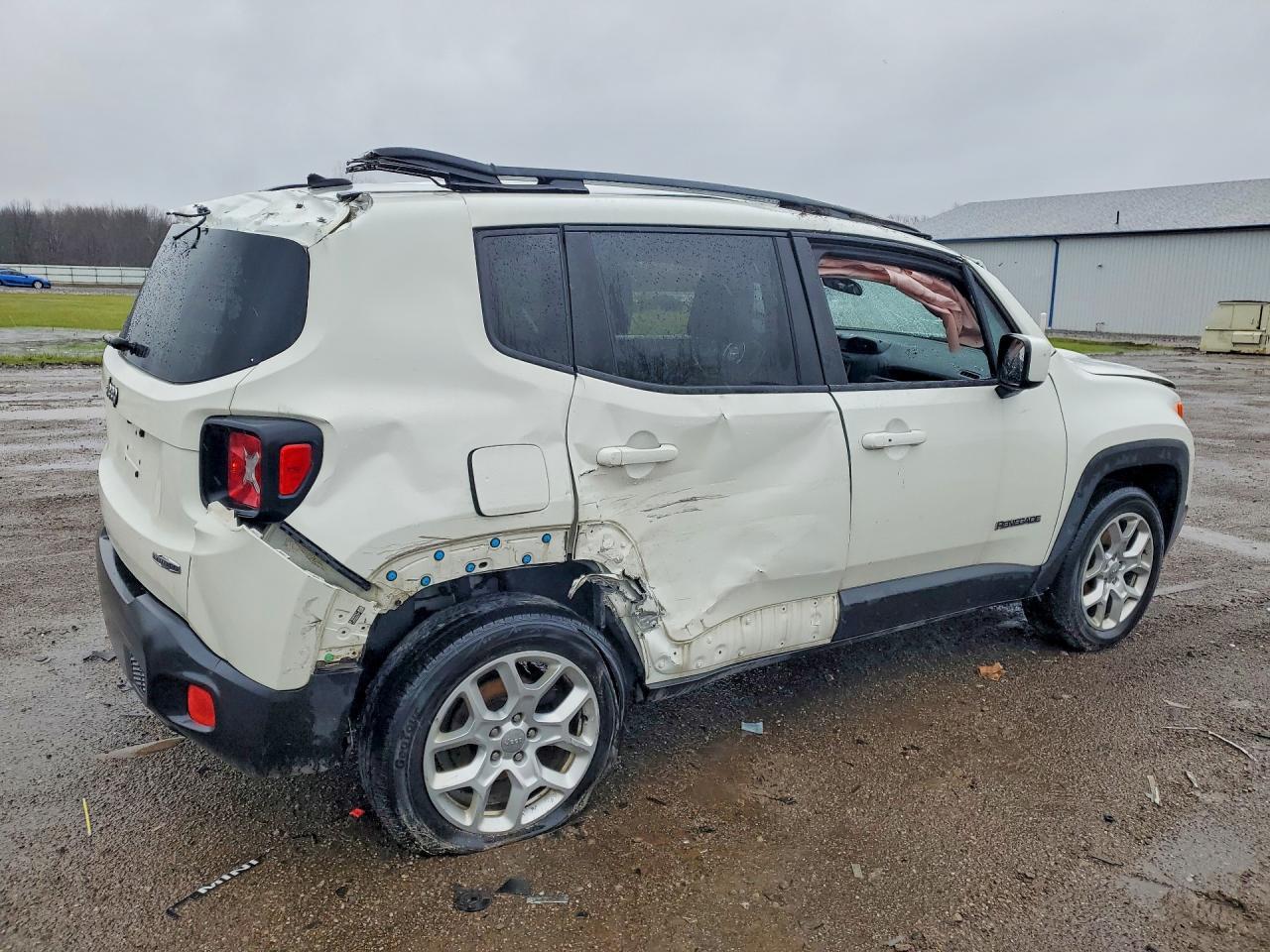 2017 Jeep Renegade Latitude - Image 3