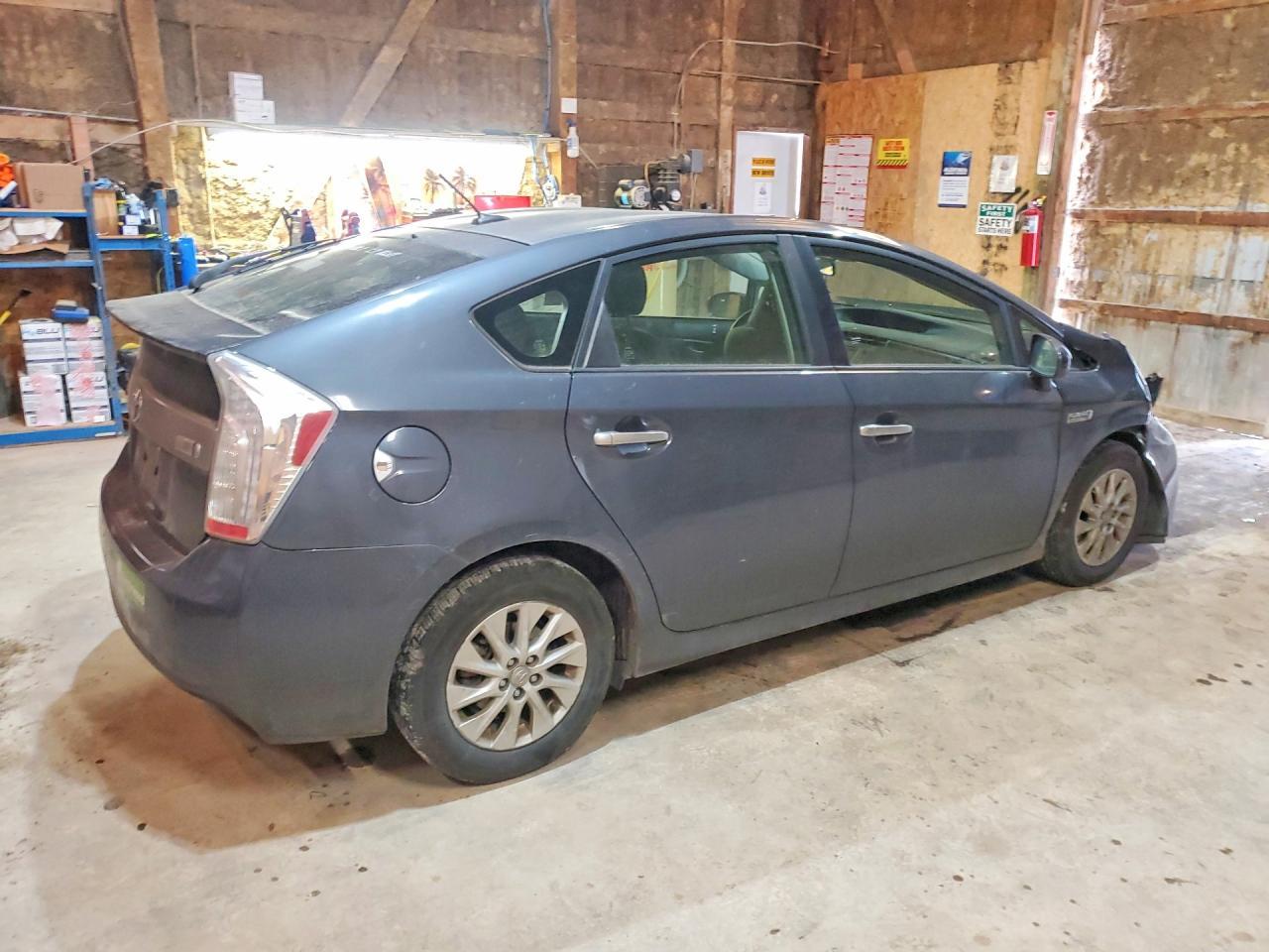 2012 Toyota Prius Plug-In Hybrid Base - Фото 3