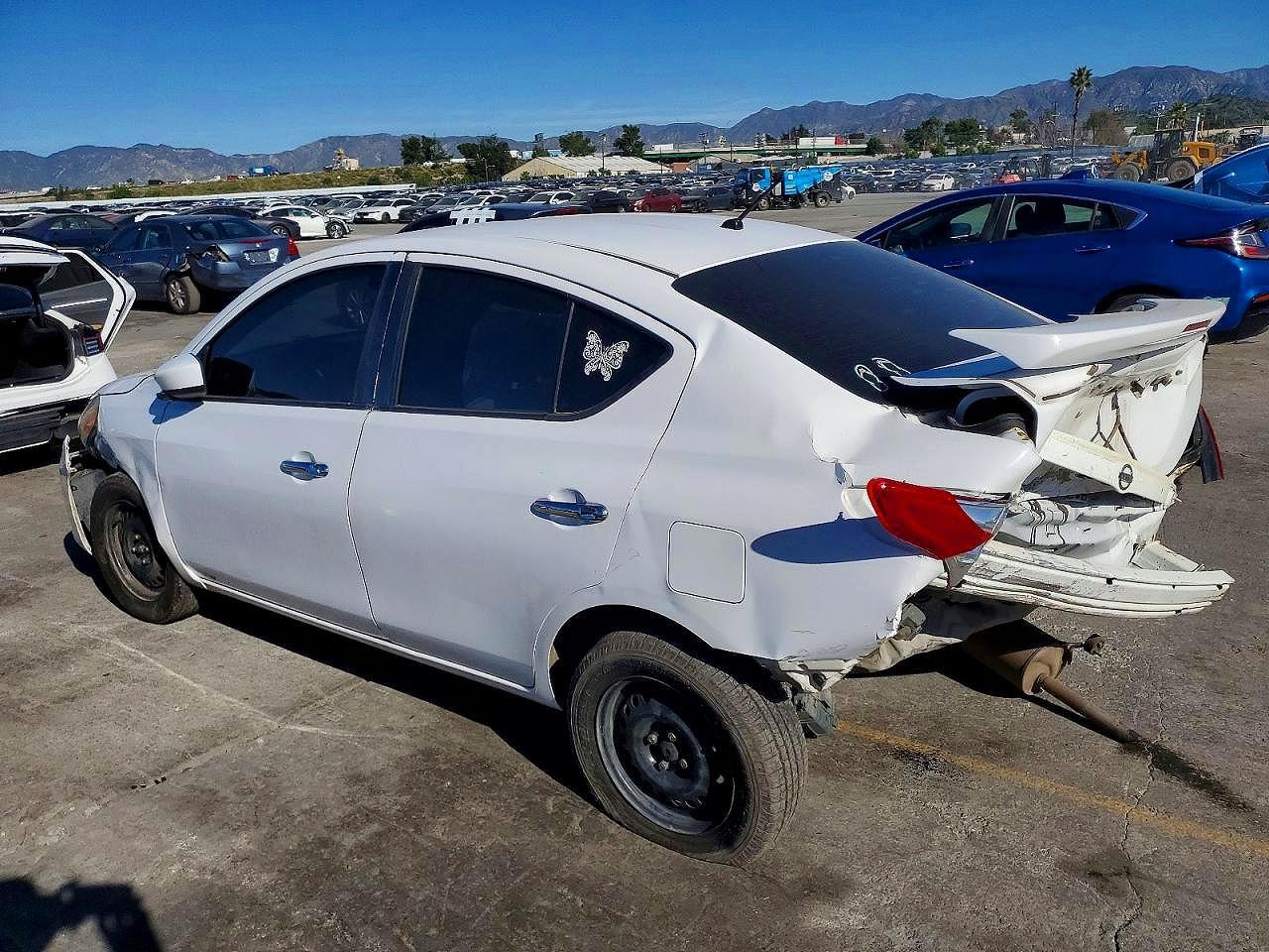 2017 Nissan Versa 1.6 Base - Фото 2
