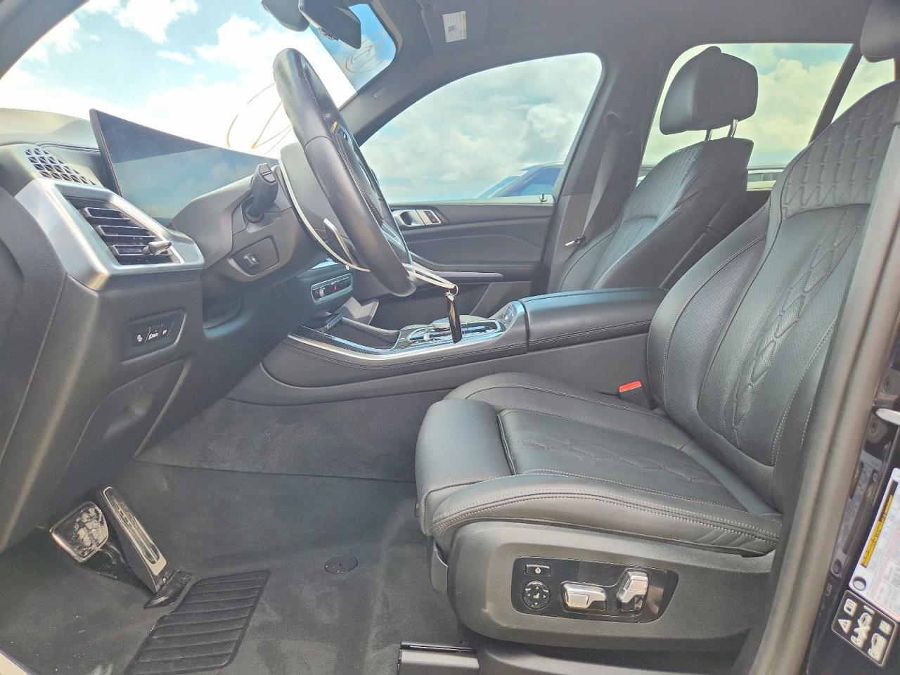 2025 BMW X5 M60I - Фото 7