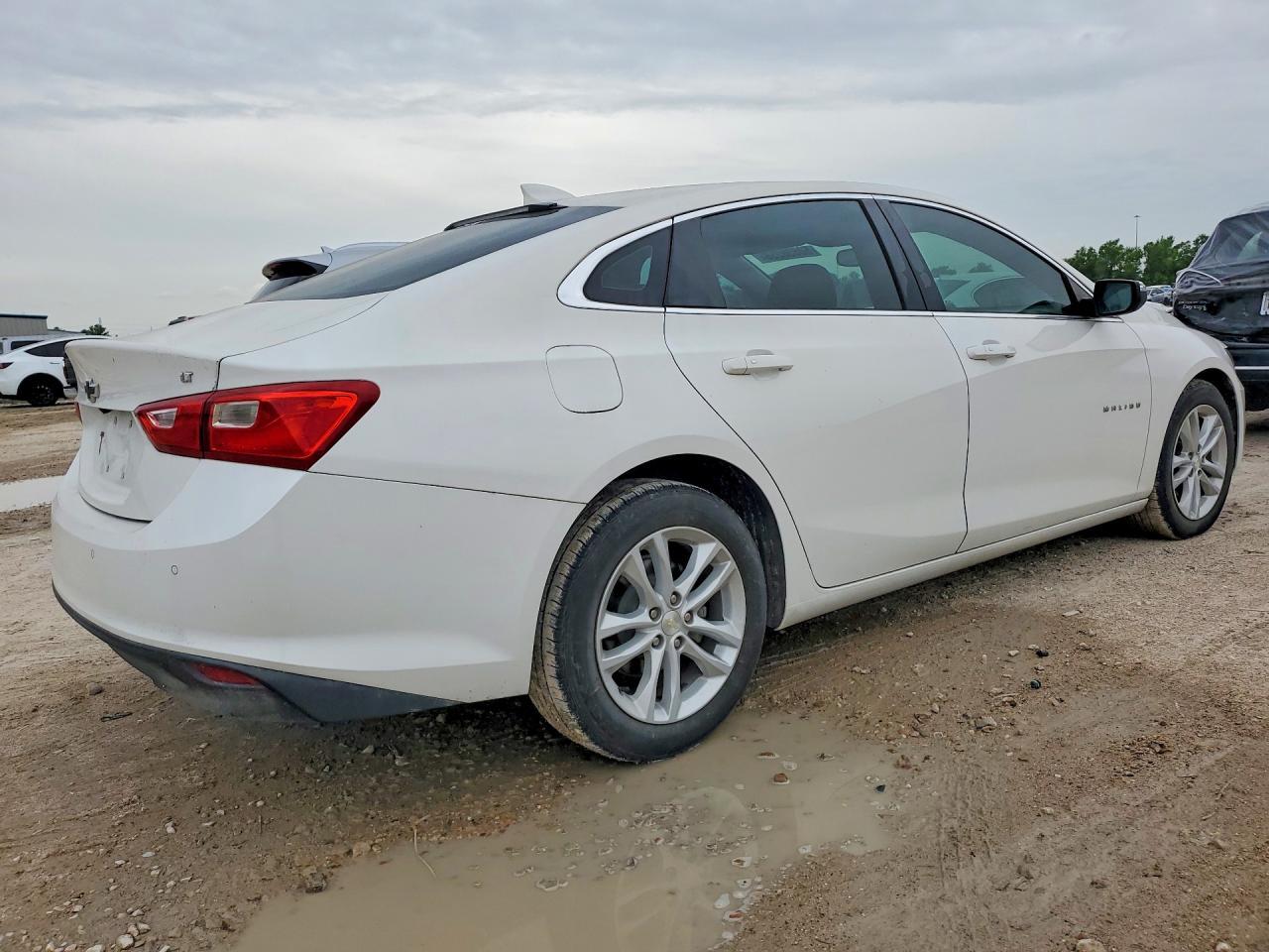 2018 Chevrolet Malibu Lt - Image 3