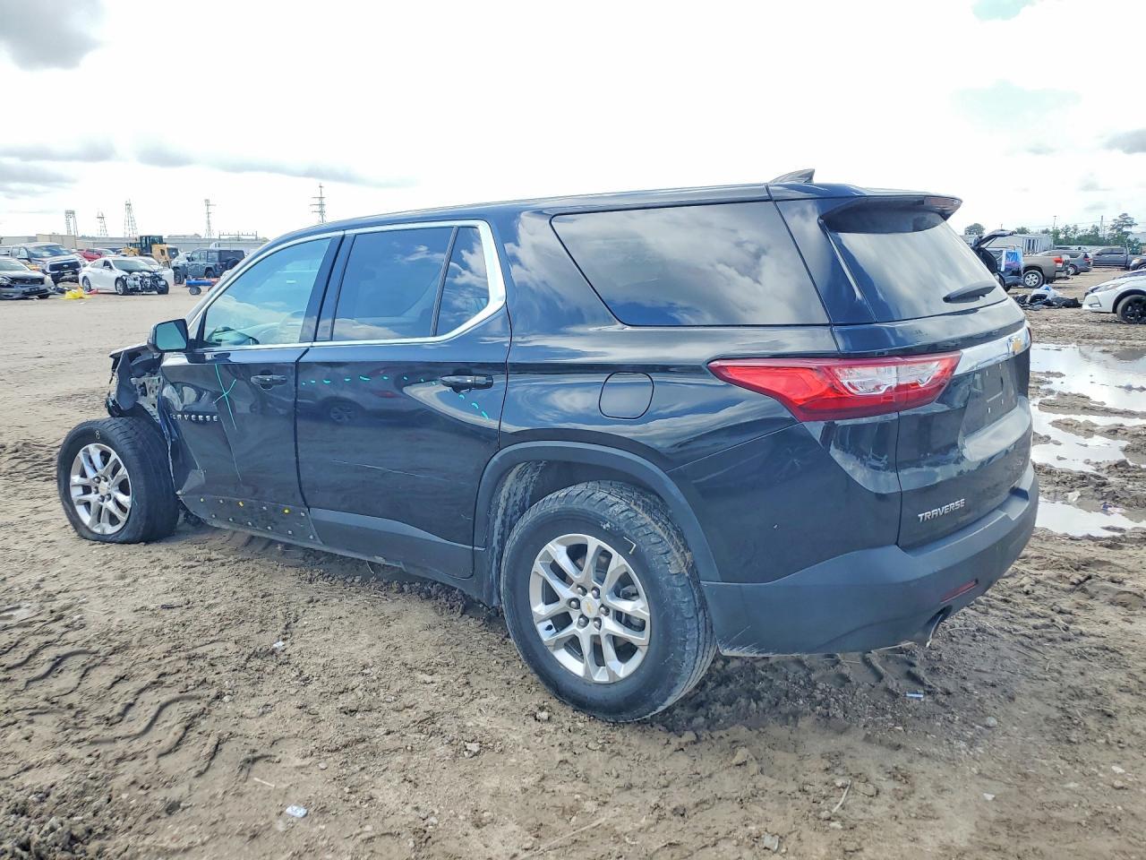 2019 Chevrolet Traverse Ls - Фото 2