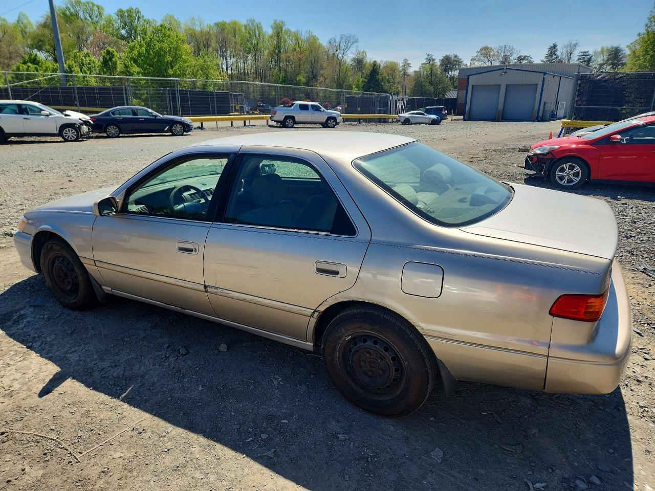 2000 Toyota Camry Ce - Фото 2