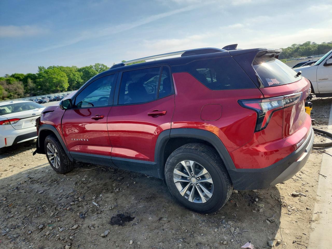 2025 Chevrolet Equinox Lt - Image 2