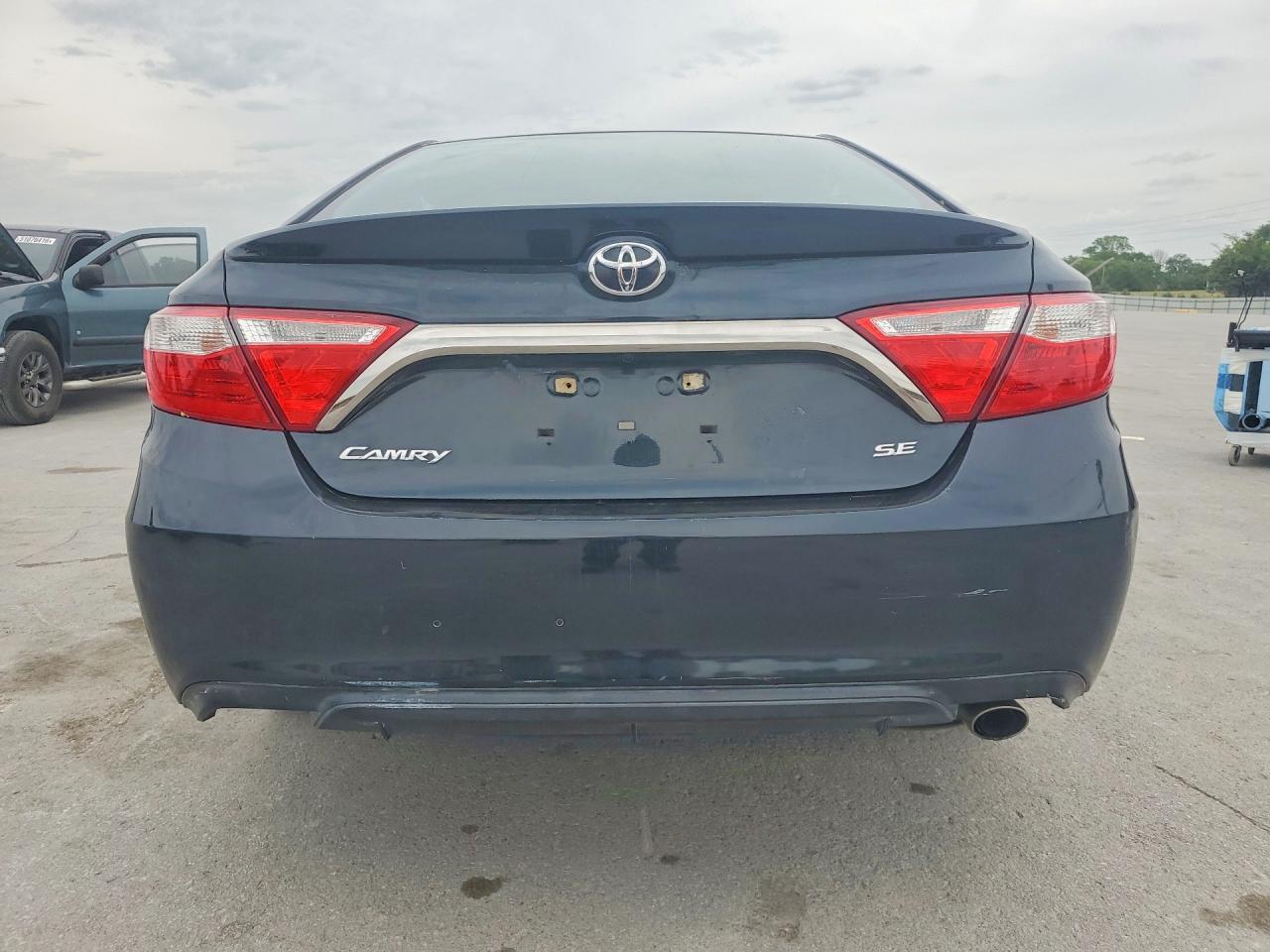 2016 Toyota Camry Se - Image 6