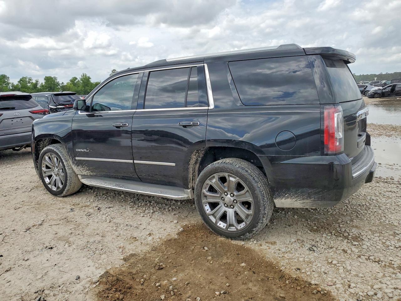 2015 GMC Yukon Denali - Фото 2