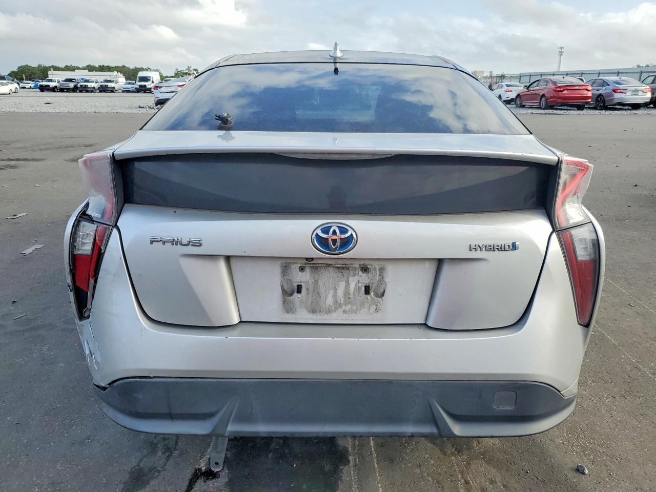 2016 Toyota Prius Three Touring - Image 6