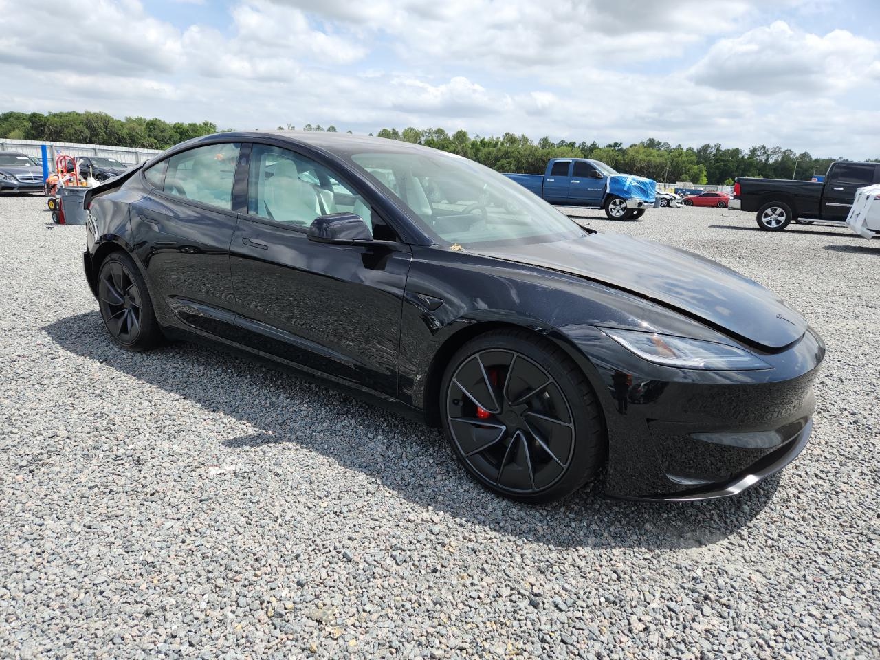 2026 Tesla Model 3 - Фото 4