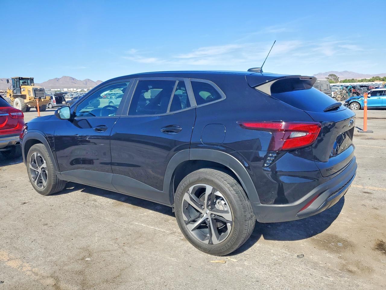 2025 Chevrolet Trax 1Rs - Image 2