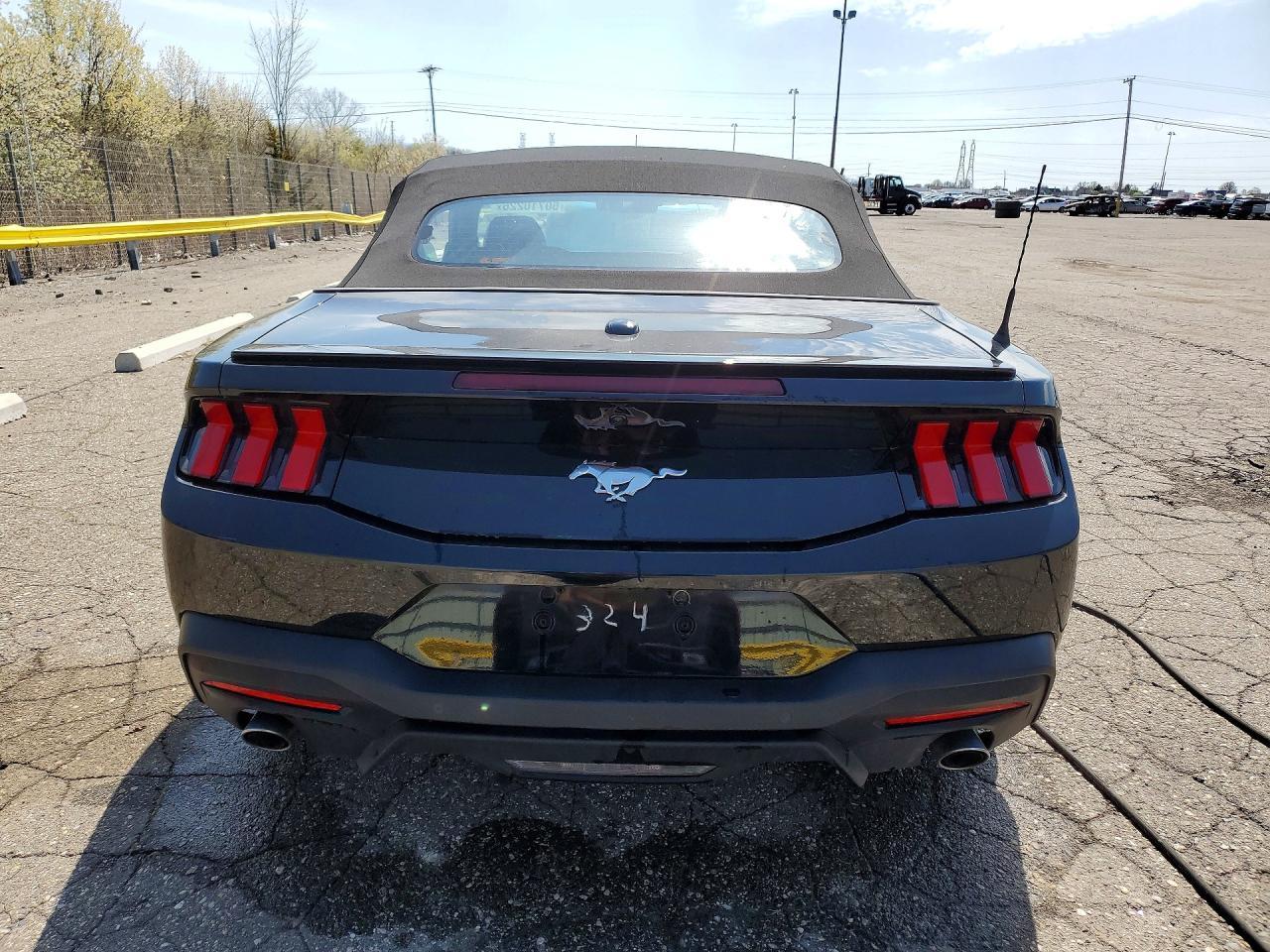 2025 Ford Mustang - Фото 6