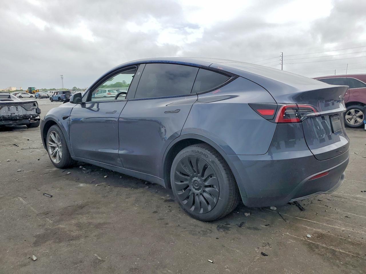 2023 Tesla Model Y - Фото 2