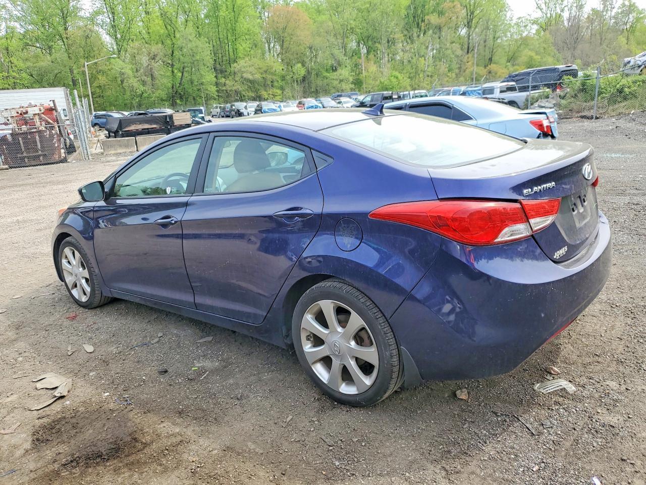 2013 Hyundai Elantra Limited - Image 2