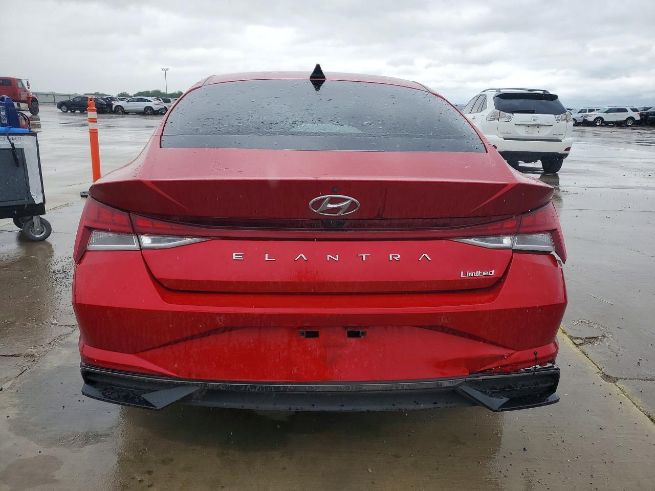 2023 Hyundai Elantra Limited - Image 6