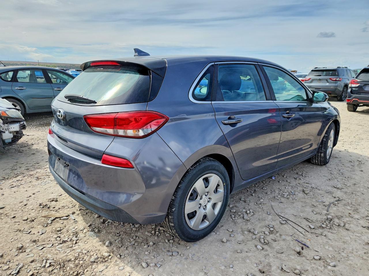 2018 Hyundai Elantra Gt Base - Image 3