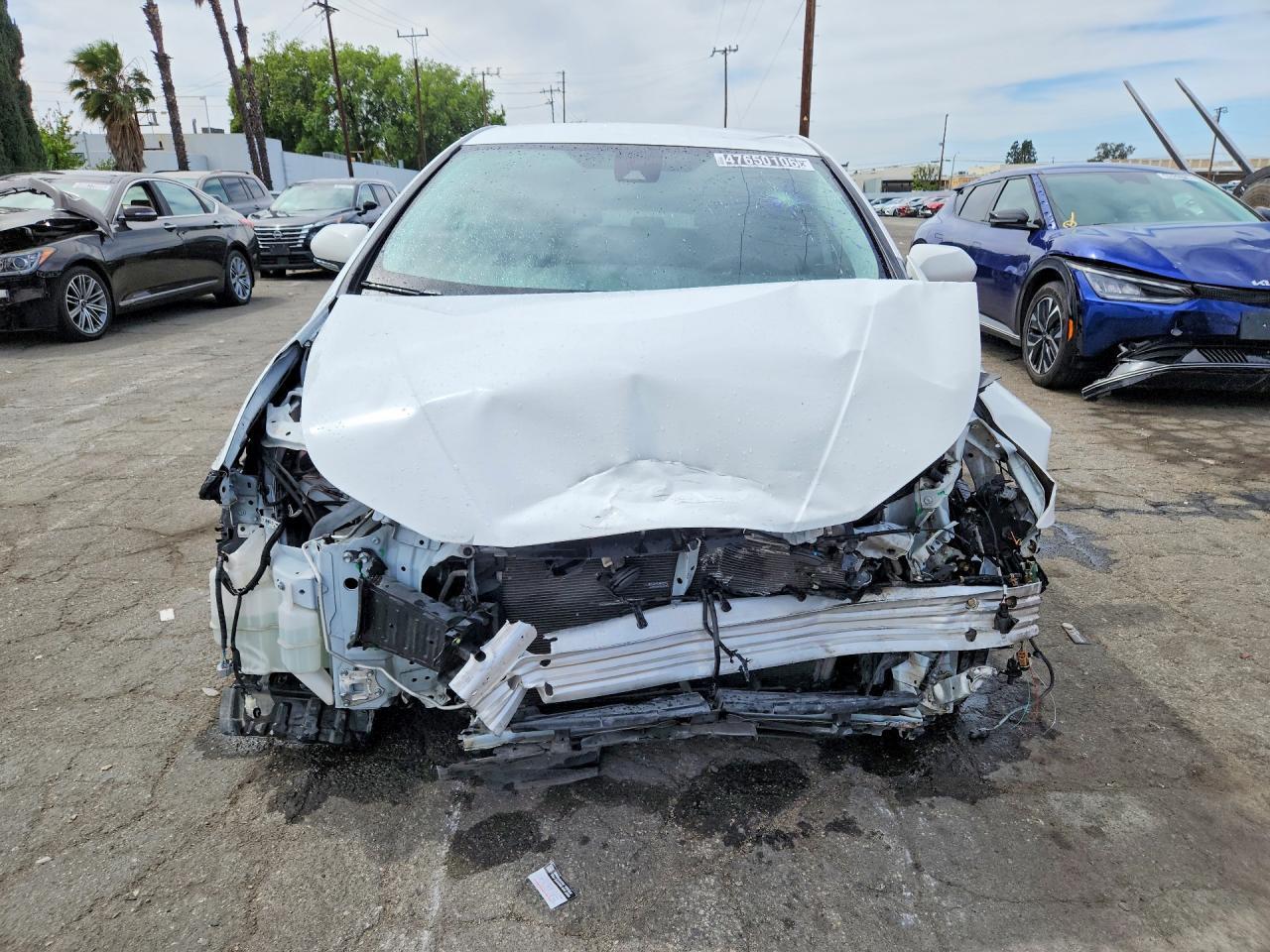 2022 Toyota Prius Le - Фото 5