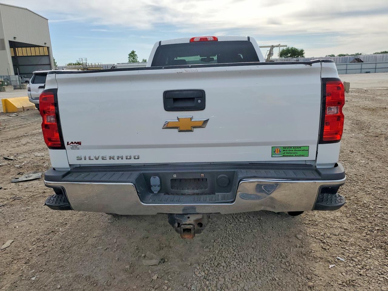 2015 Chevrolet Silverado K2500 Heavy Duty - Image 6