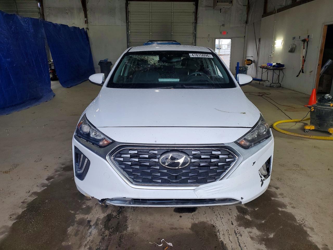 2020 Hyundai Ioniq - Фото 5