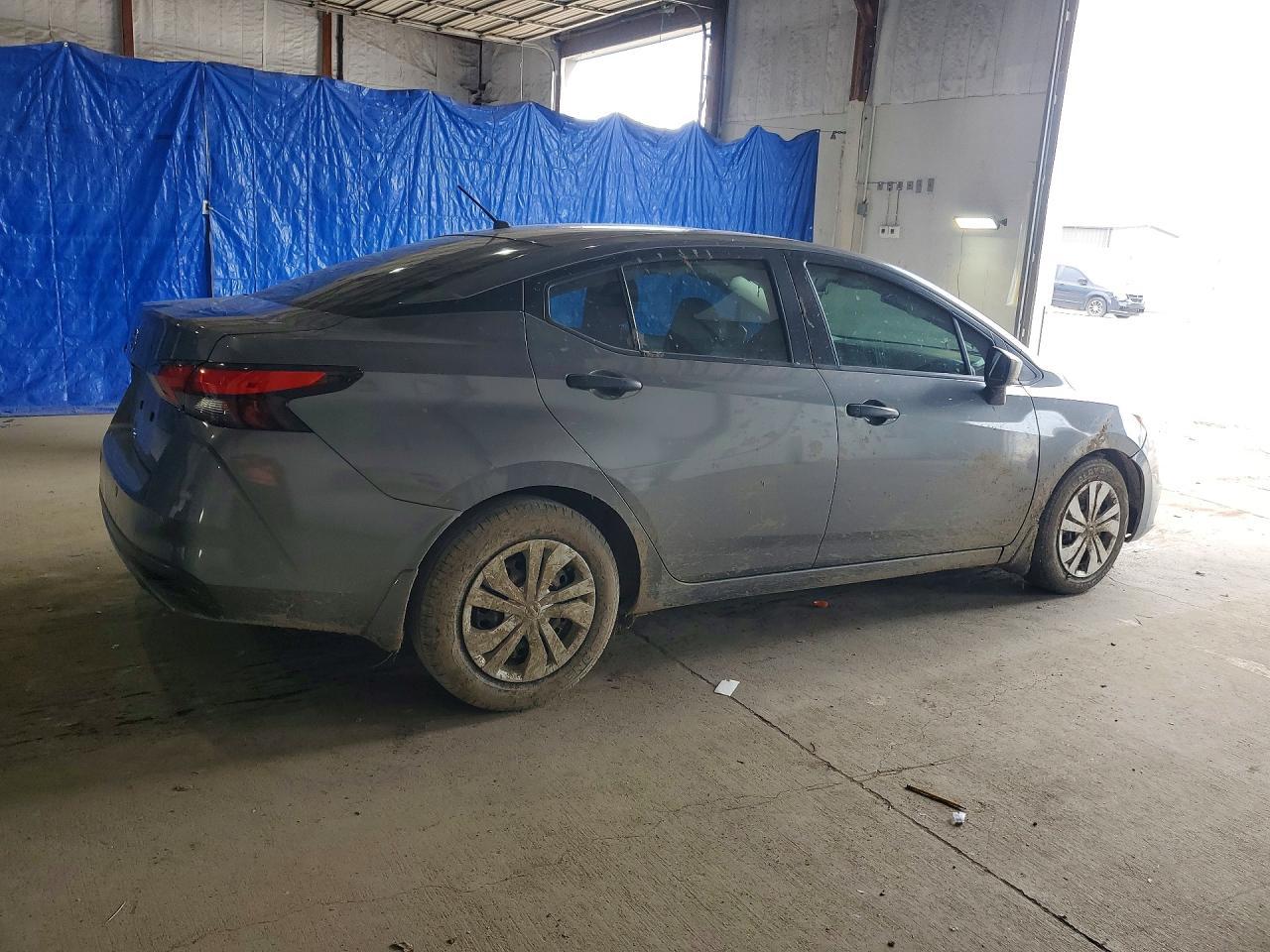 2021 Nissan Versa S - Image 3
