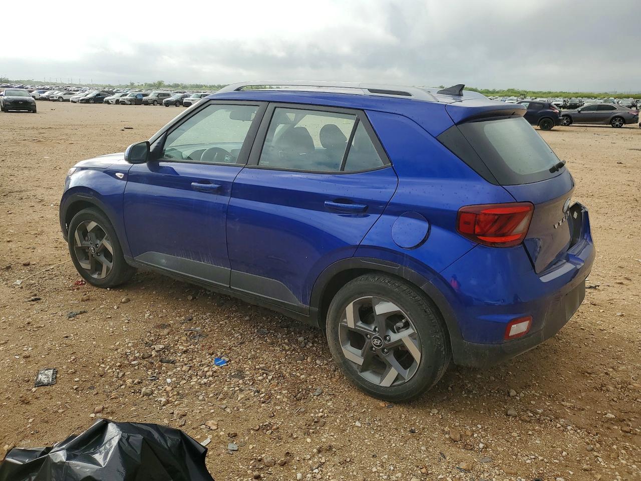 2021 Hyundai Venue Sel - Image 2