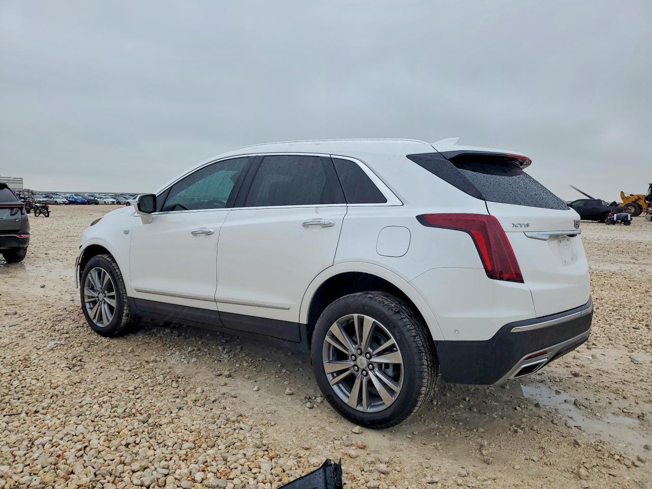 2025 Cadillac Xt5 Premium Luxury - Image 2