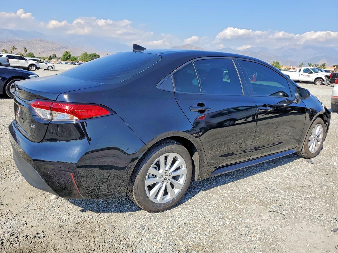 2025 Toyota Corolla Le - Фото 3