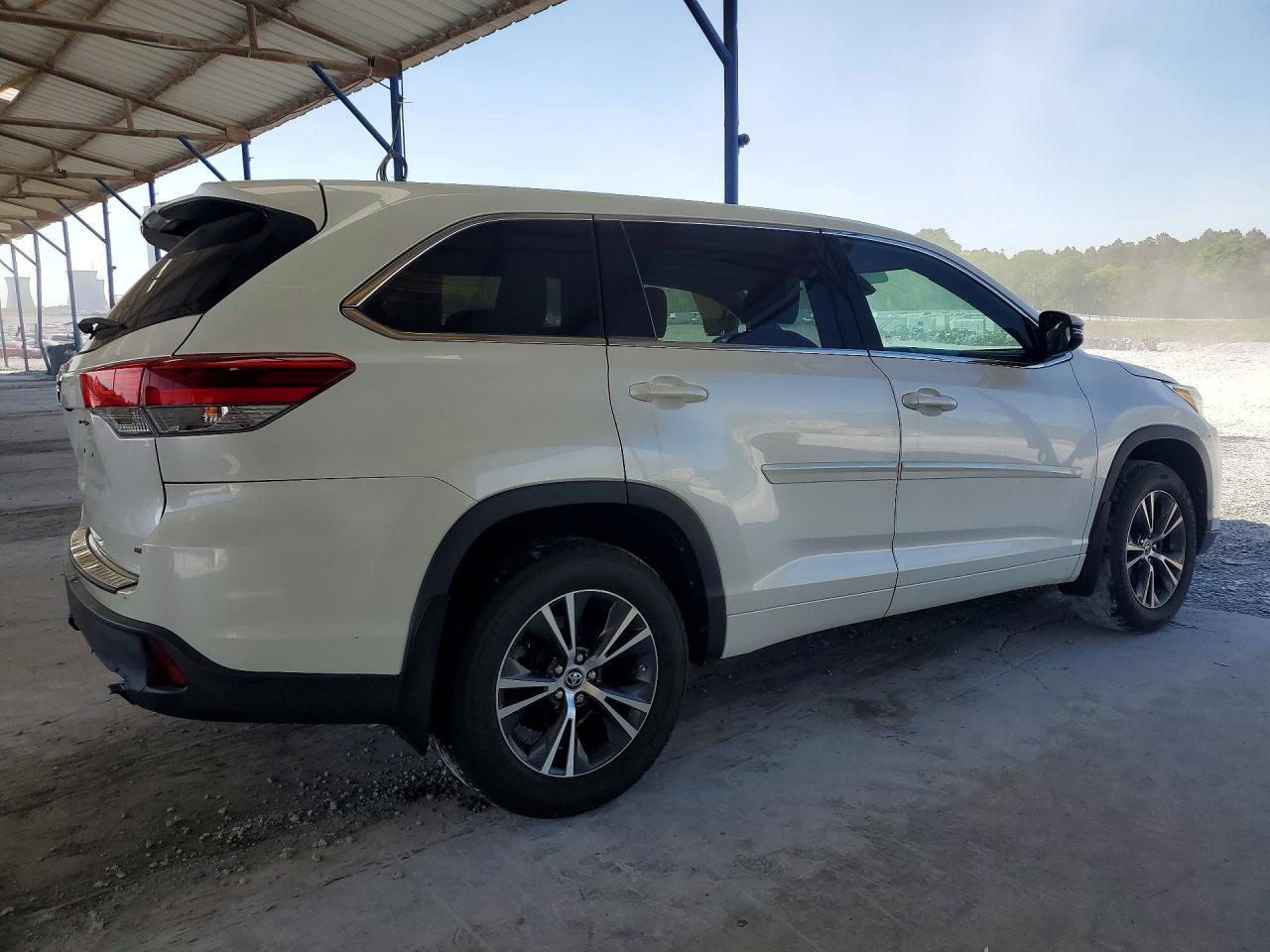 2018 Toyota Highlander Le - Фото 3