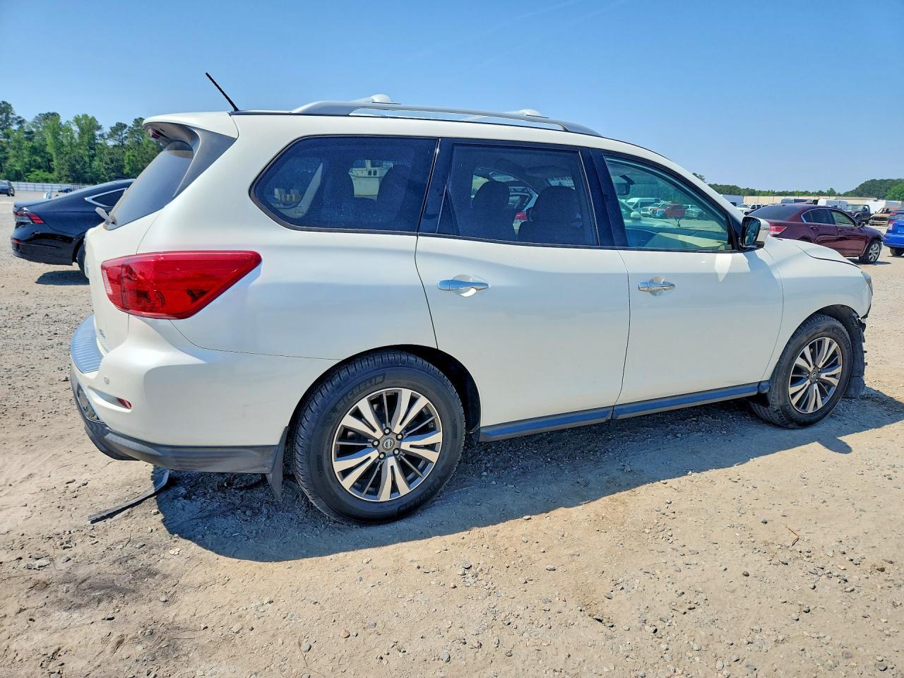 2017 Nissan Pathfinder Sl - Image 3