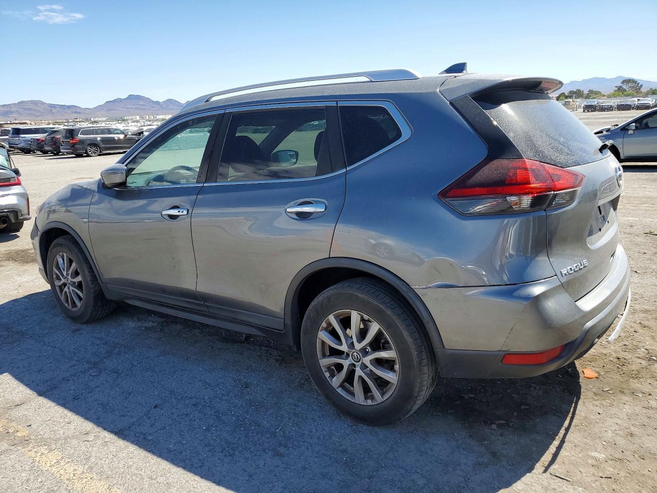 2018 Nissan Rogue Sv - Image 2