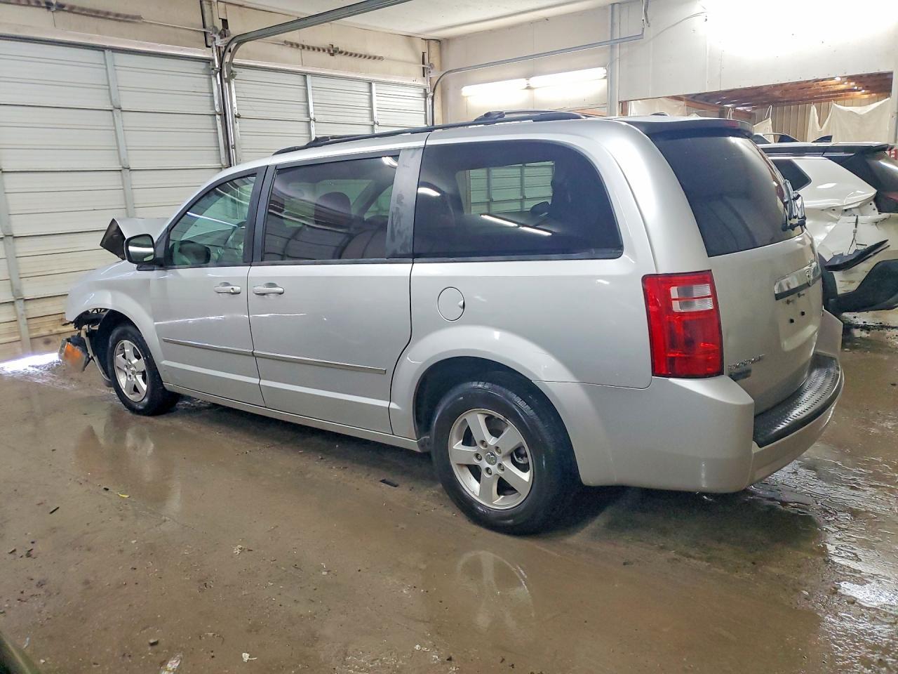 2010 Dodge Grand Caravan Sxt - Фото 2