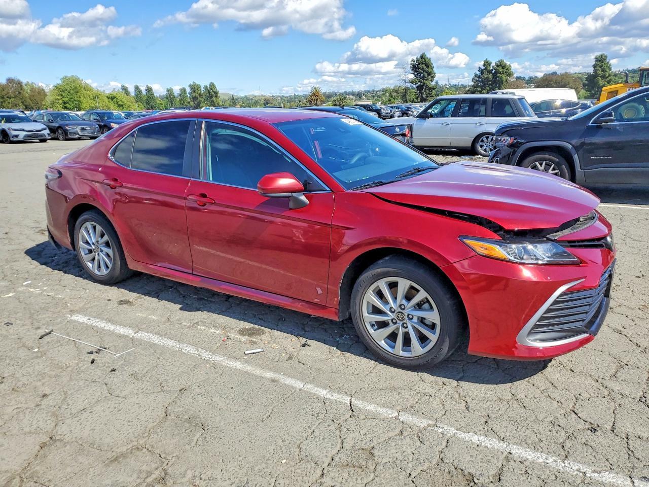 2021 Toyota Camry Le - Фото 4