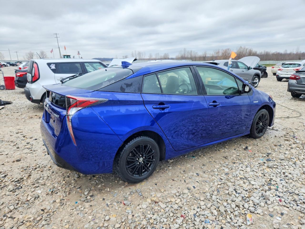 2016 Toyota Prius Three - Фото 3