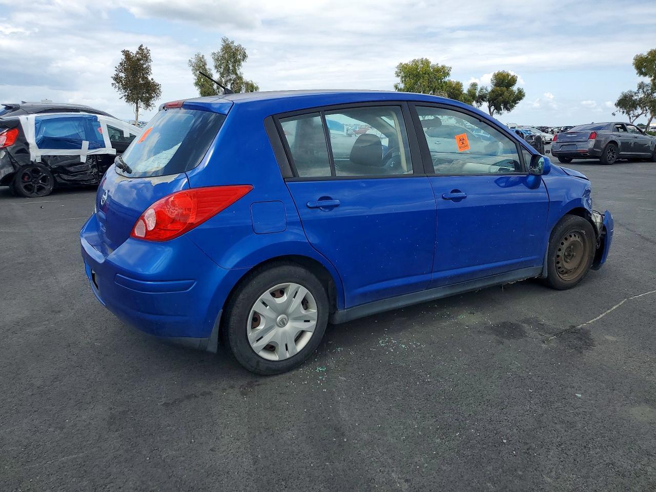 2011 Nissan Versa 1.8 S - Фото 3