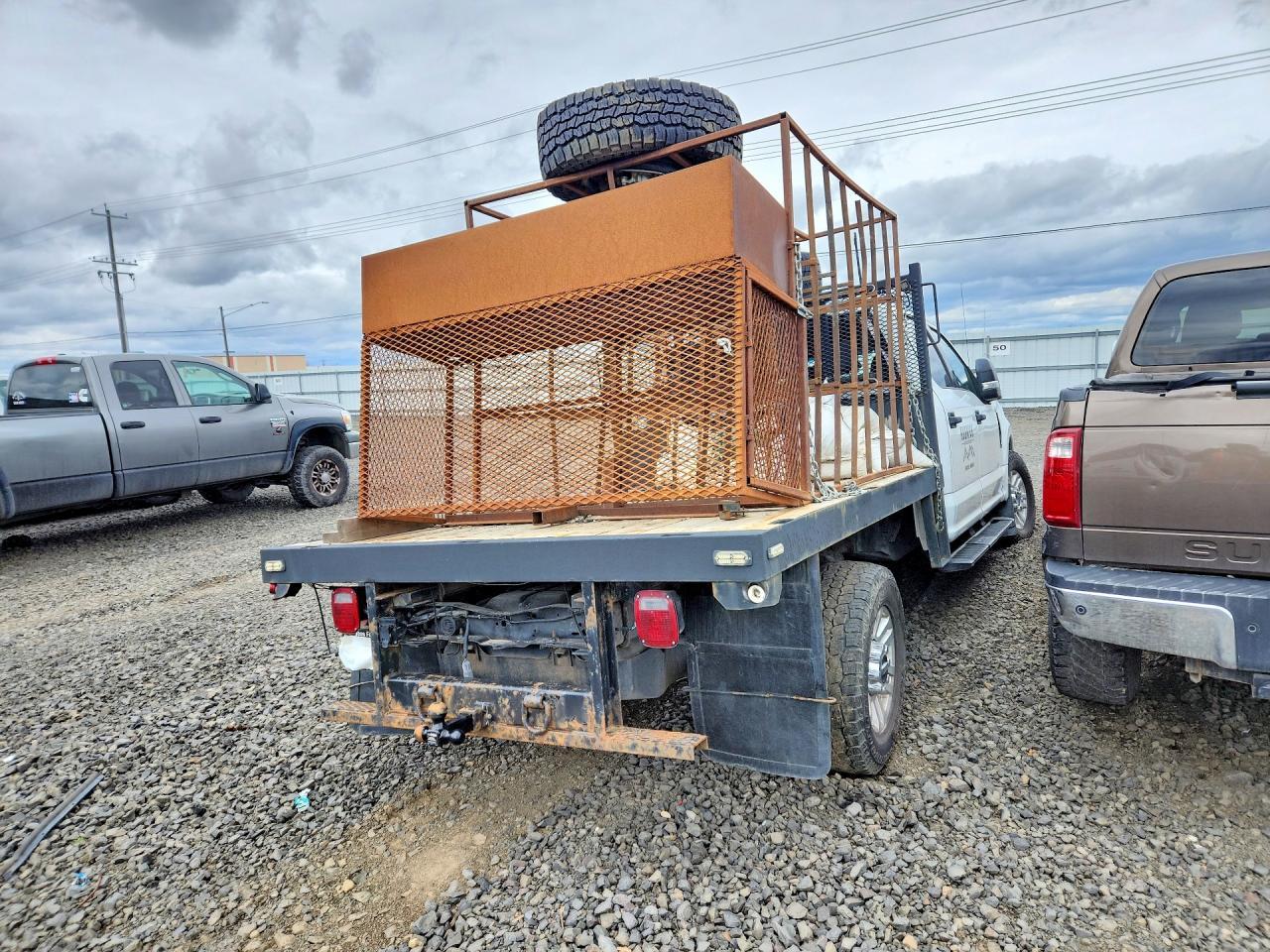 2019 Ford F350 Super Duty Flatbed Truck - Фото 3