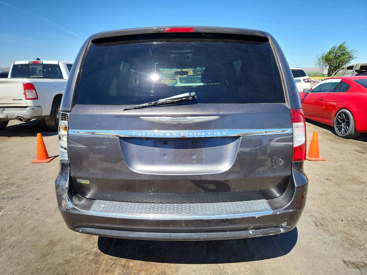 2016 Chrysler Town & Country Touring - Фото 6