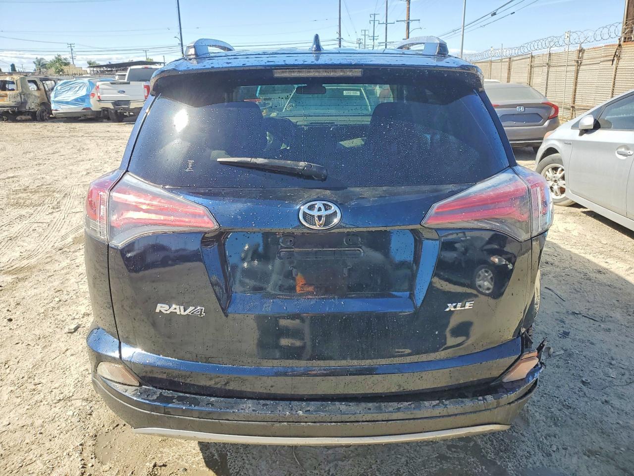 2017 Toyota Rav4 Xle - Image 6