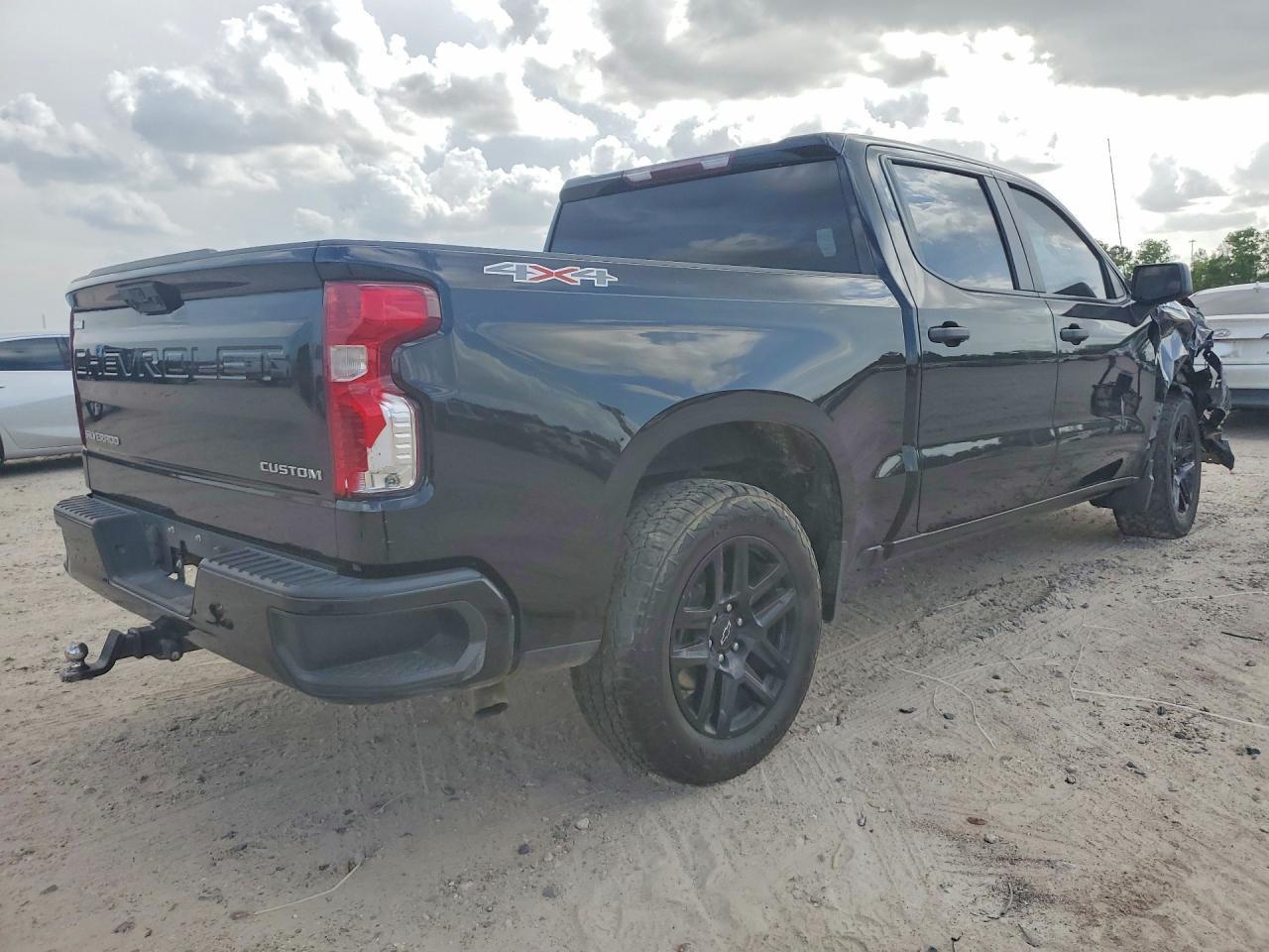 2023 Chevrolet Silverado K1500 Custom - Фото 3