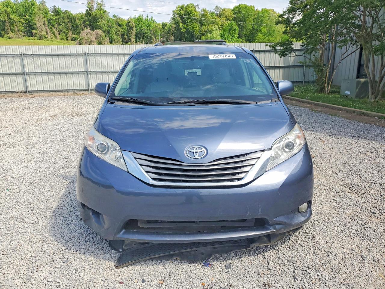 2016 Toyota Sienna Xle 8-Passenger - Фото 5