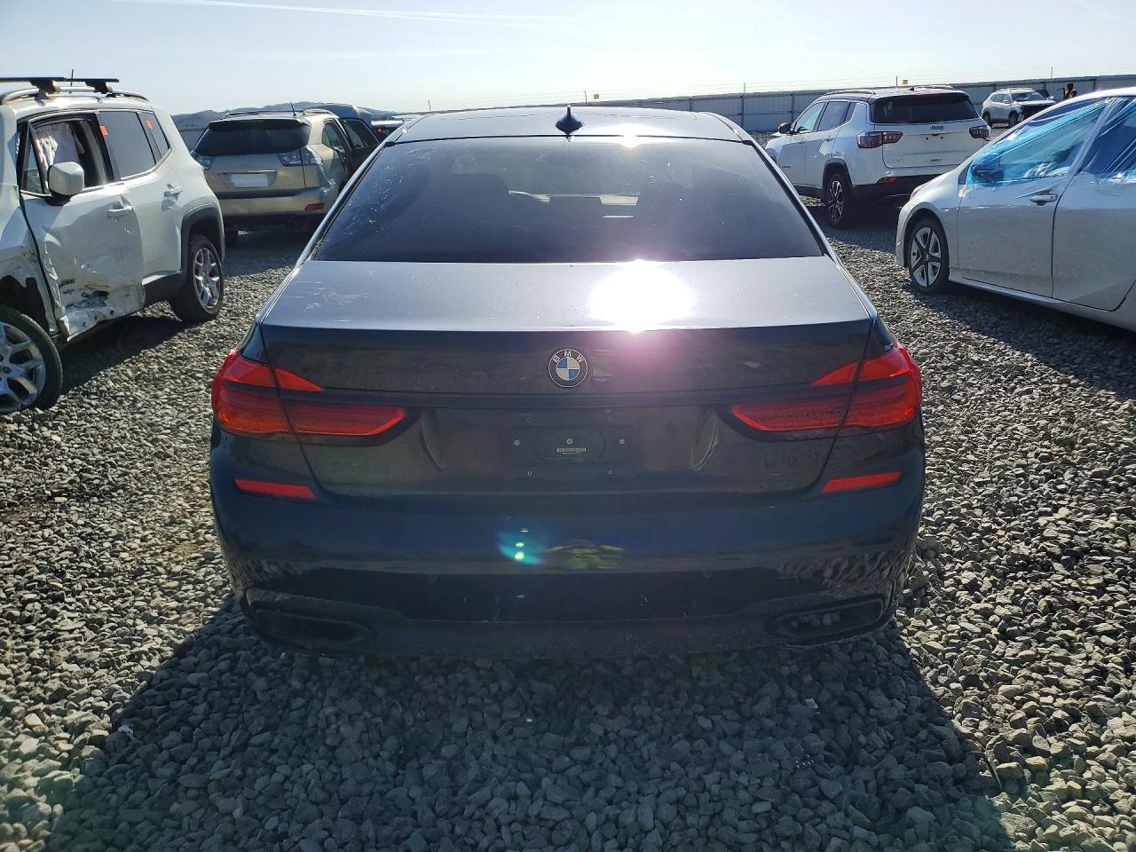 2017 BMW 750 I - Фото 6