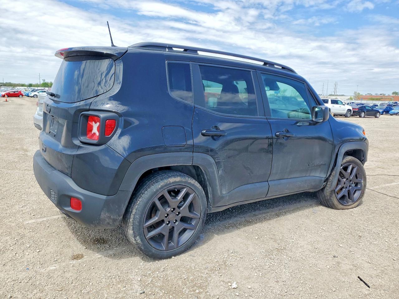 2021 Jeep Renegade Latitude - Image 3