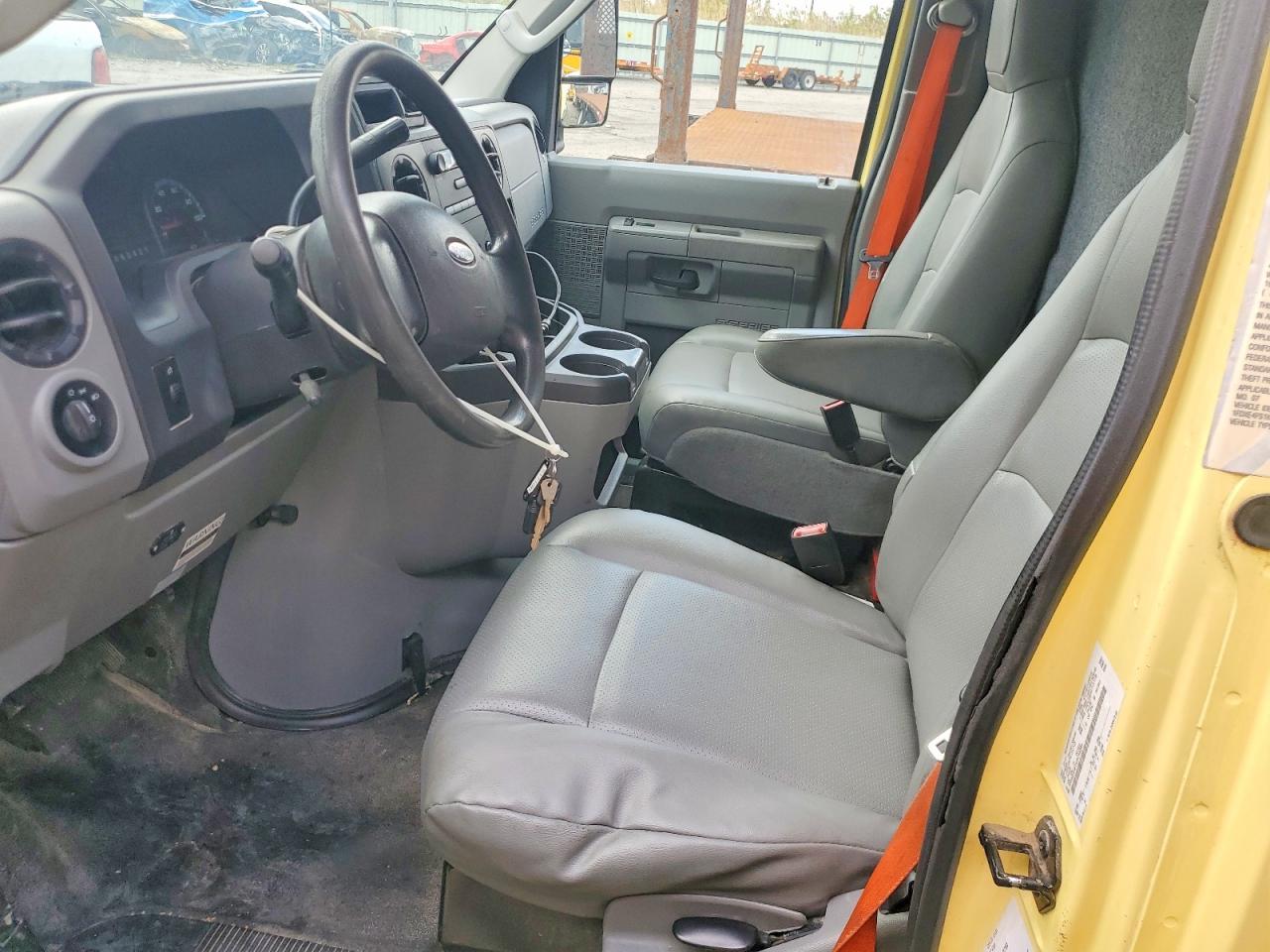 2019 Ford Econoline E450 Super Duty Cutaway Van - Image 7