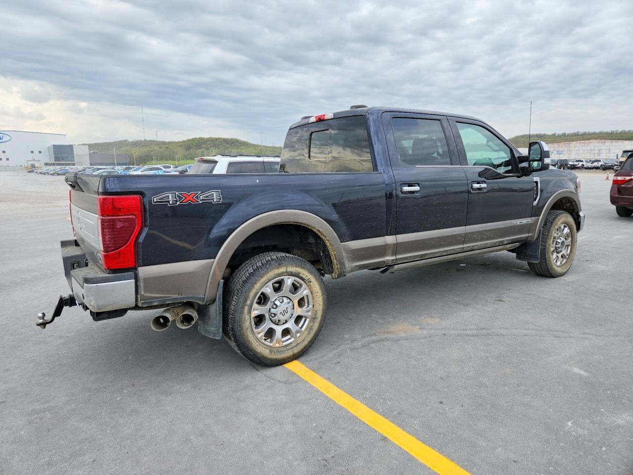 2022 Ford F250 Super Duty - Image 3