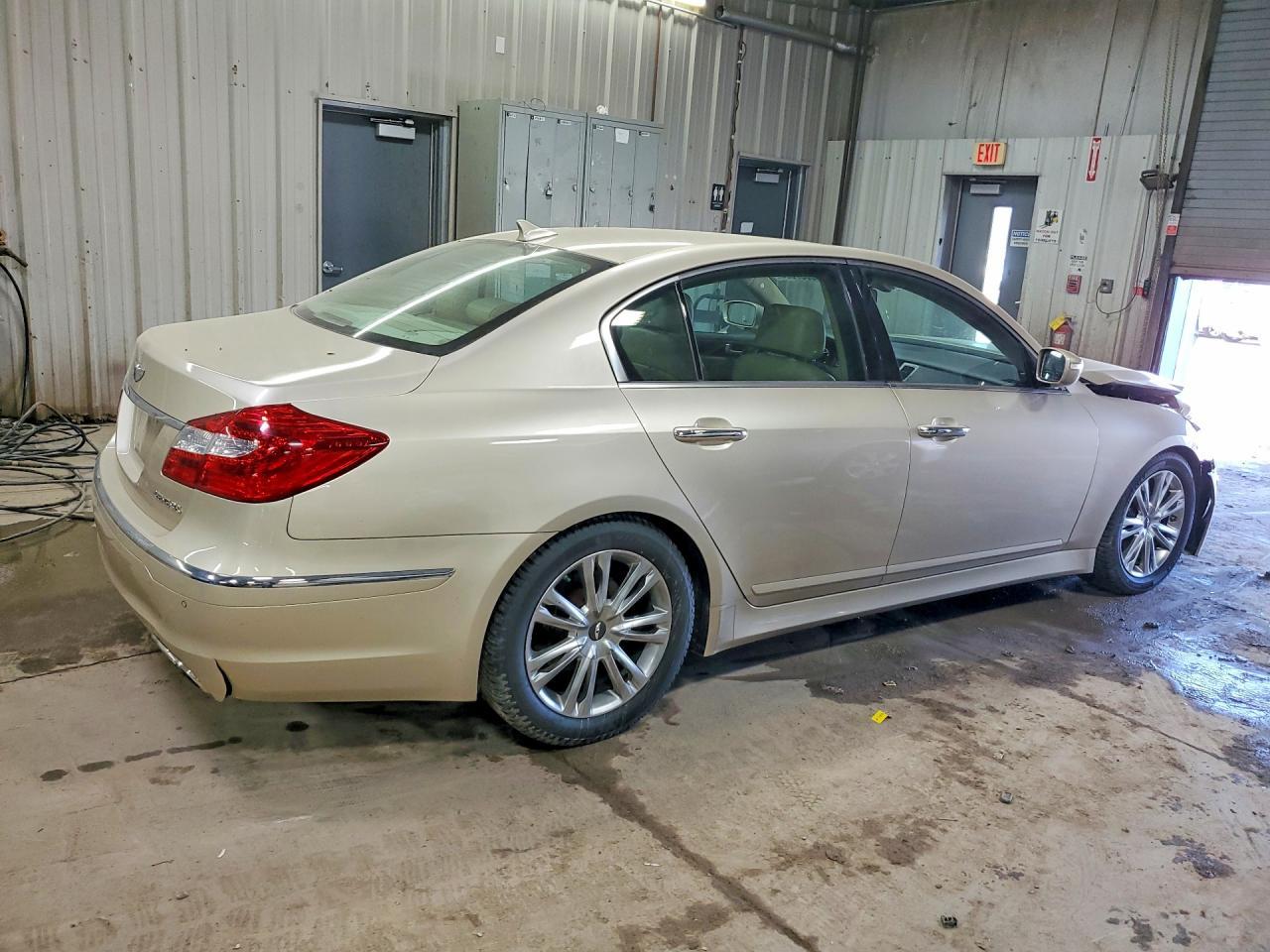 2012 Hyundai Genesis 3.8L - Фото 3