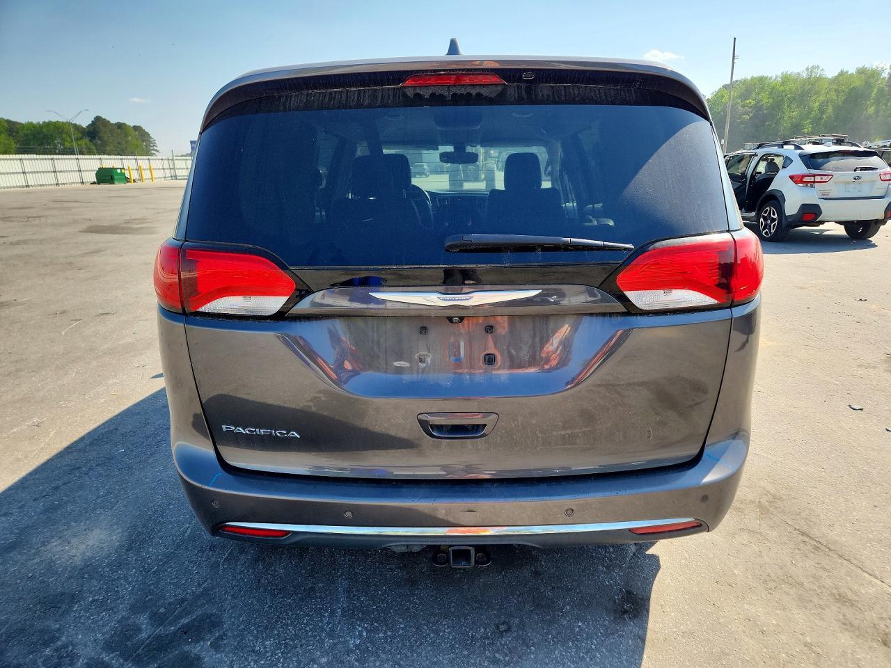 2017 Chrysler Pacifica Touring L - Image 6