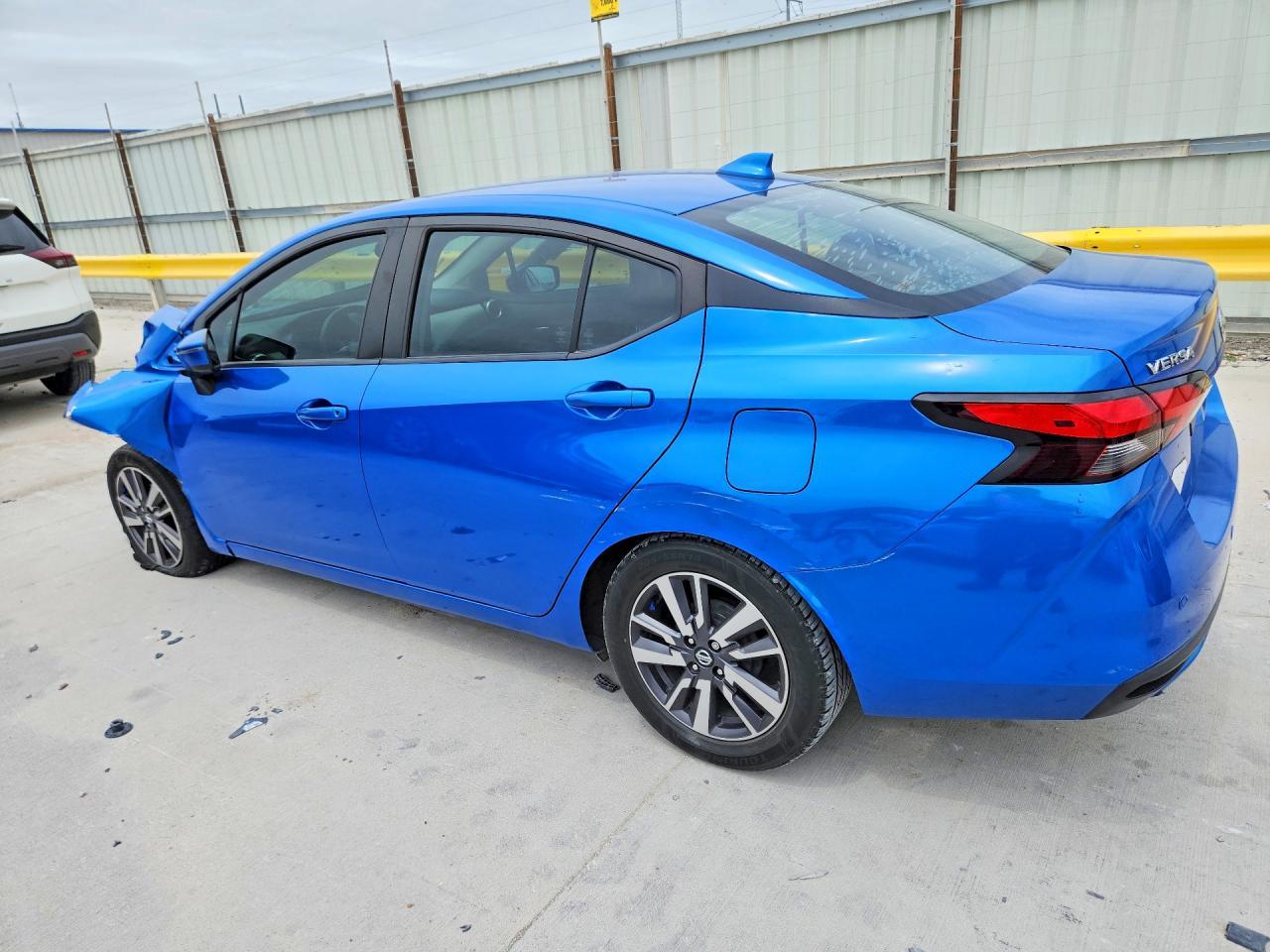 2020 Nissan Versa - Фото 2