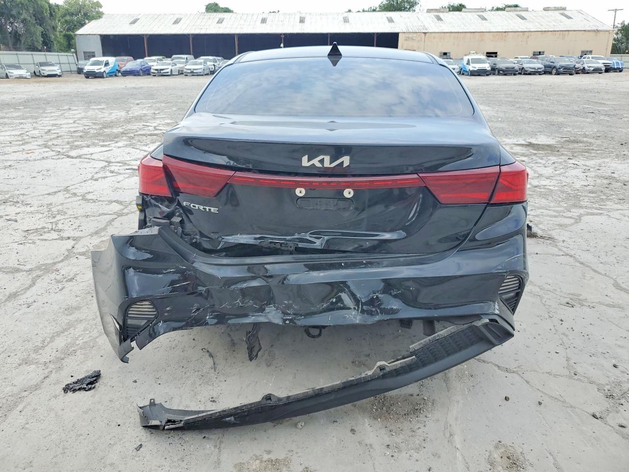 2024 Kia Forte Lxs - Image 6