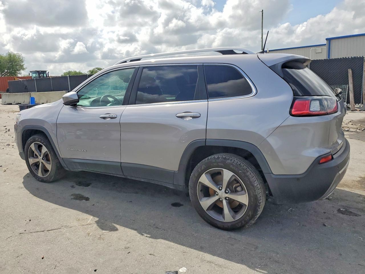 2021 Jeep Cheerokee - Фото 2