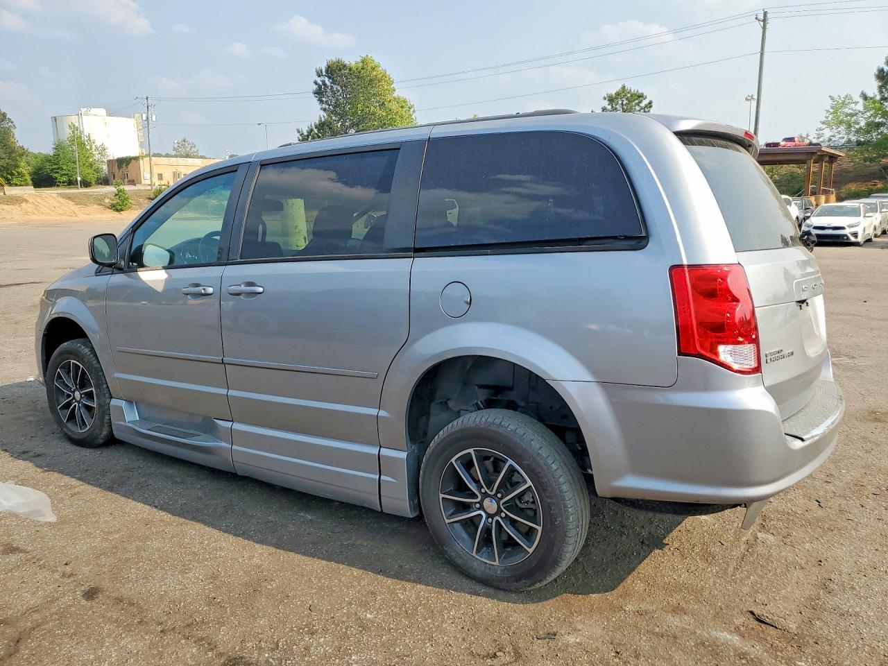 2017 Dodge Grand Caravan Gt - Фото 2