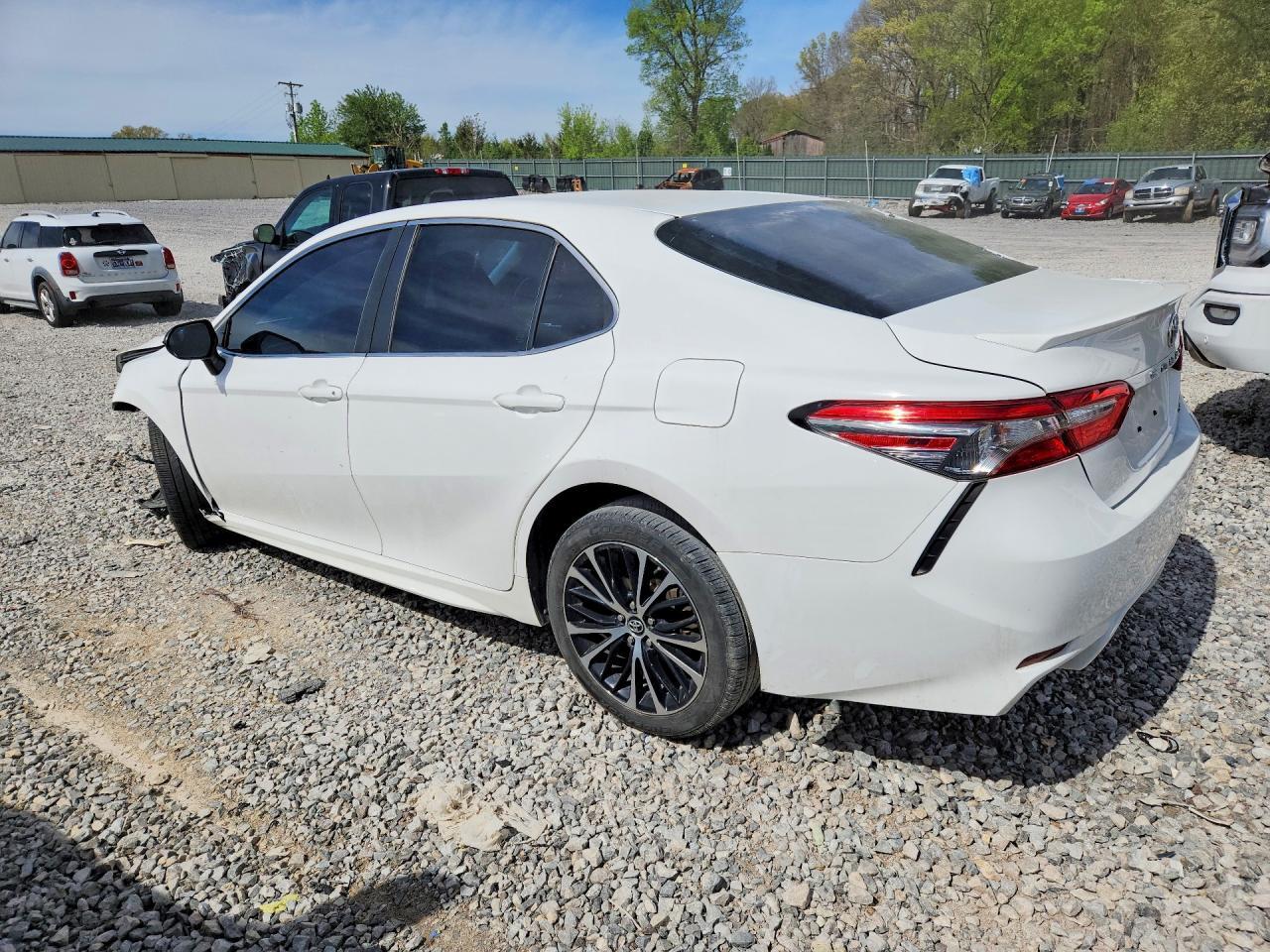 2018 Toyota Camry Se - Image 2