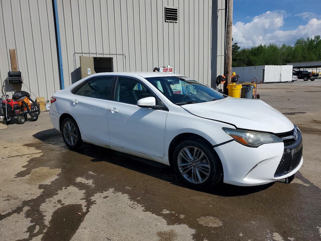 2017 Toyota Camry Se - Фото 4