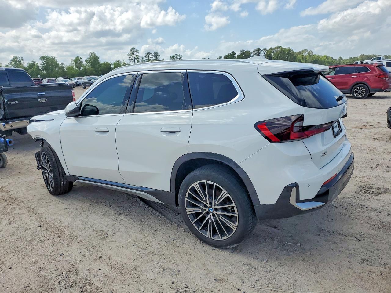 2025 BMW X1 xDrive28I - Image 2